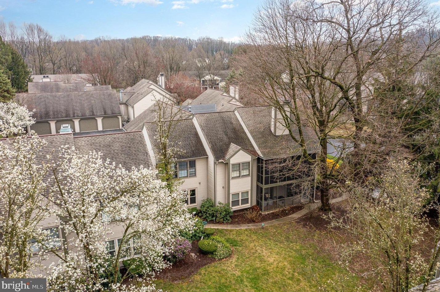 571 Roslaire Dr, Hummelstown PA  17036-9165 exterior