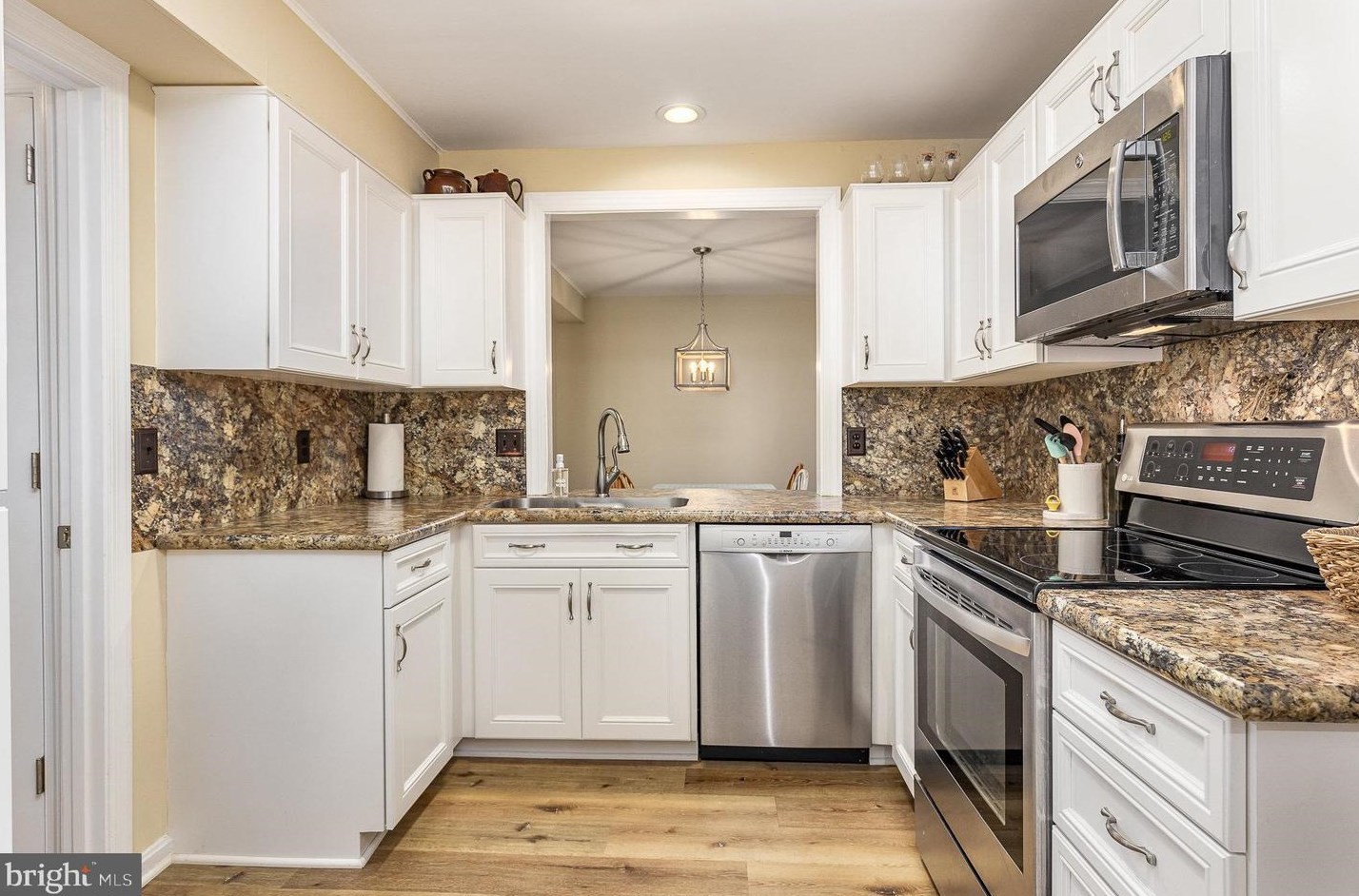 571 Roslaire Dr, Hummelstown PA  17036-9165 exterior