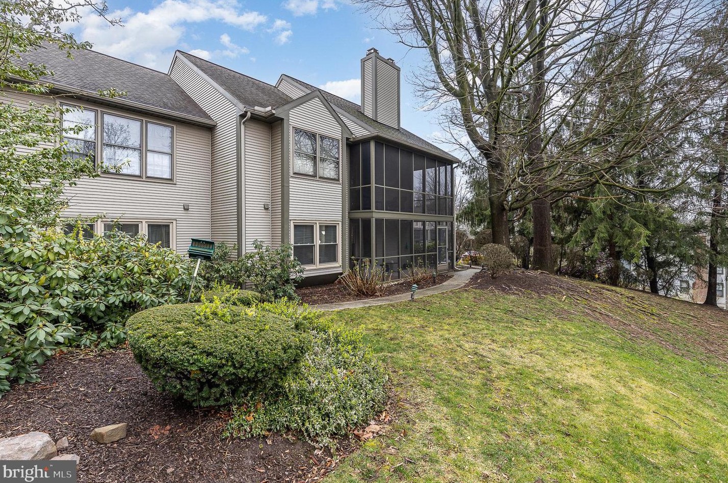 571 Roslaire Dr, Hummelstown PA  17036-9165 exterior
