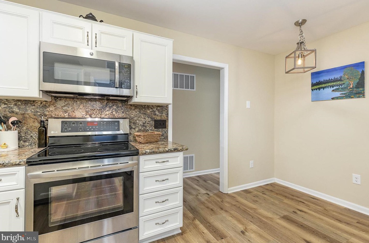 571 Roslaire Dr, Hummelstown PA  17036-9165 exterior