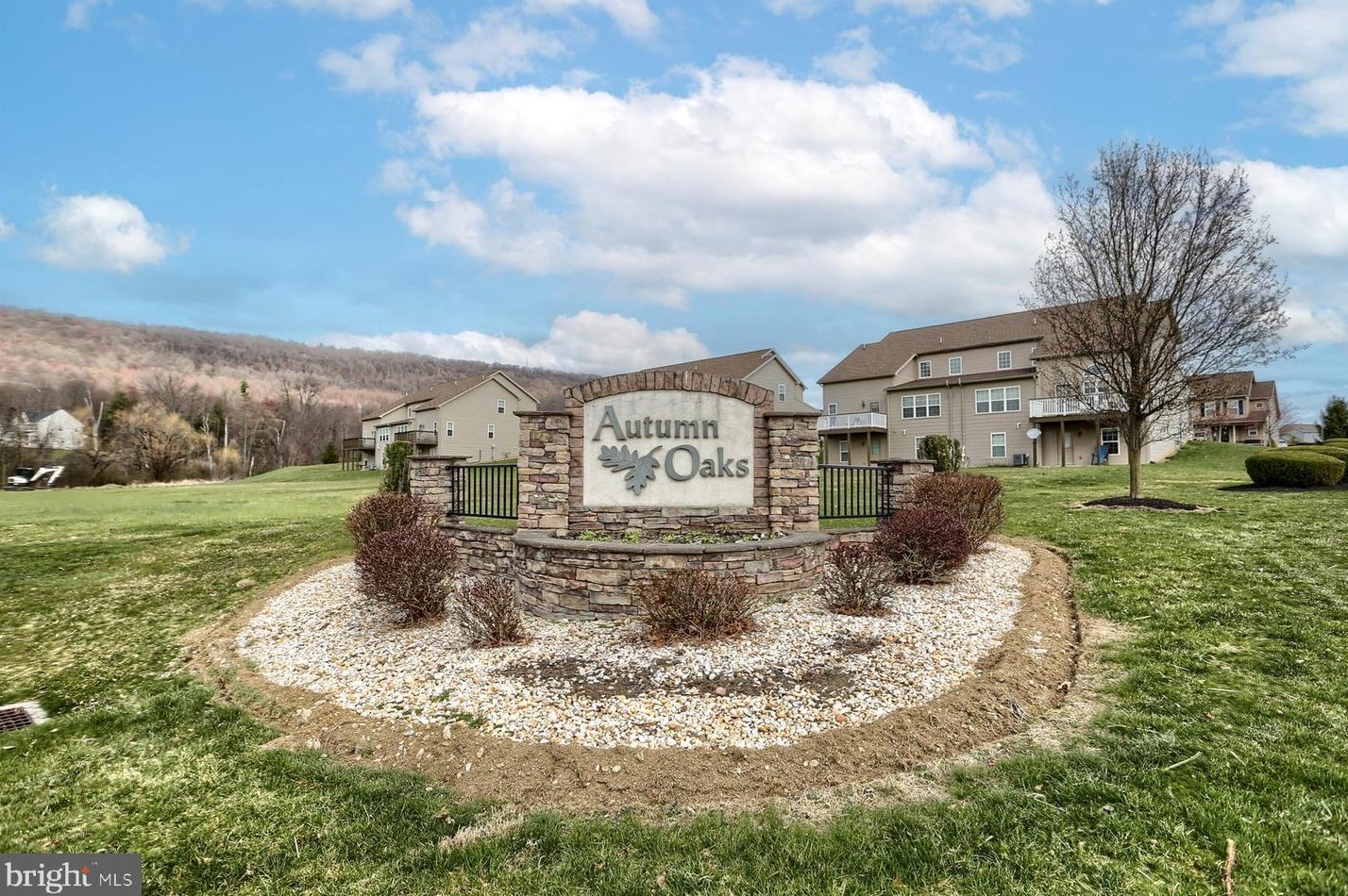 2796 Silver Maple Dr, Harrisburg, PA 17112