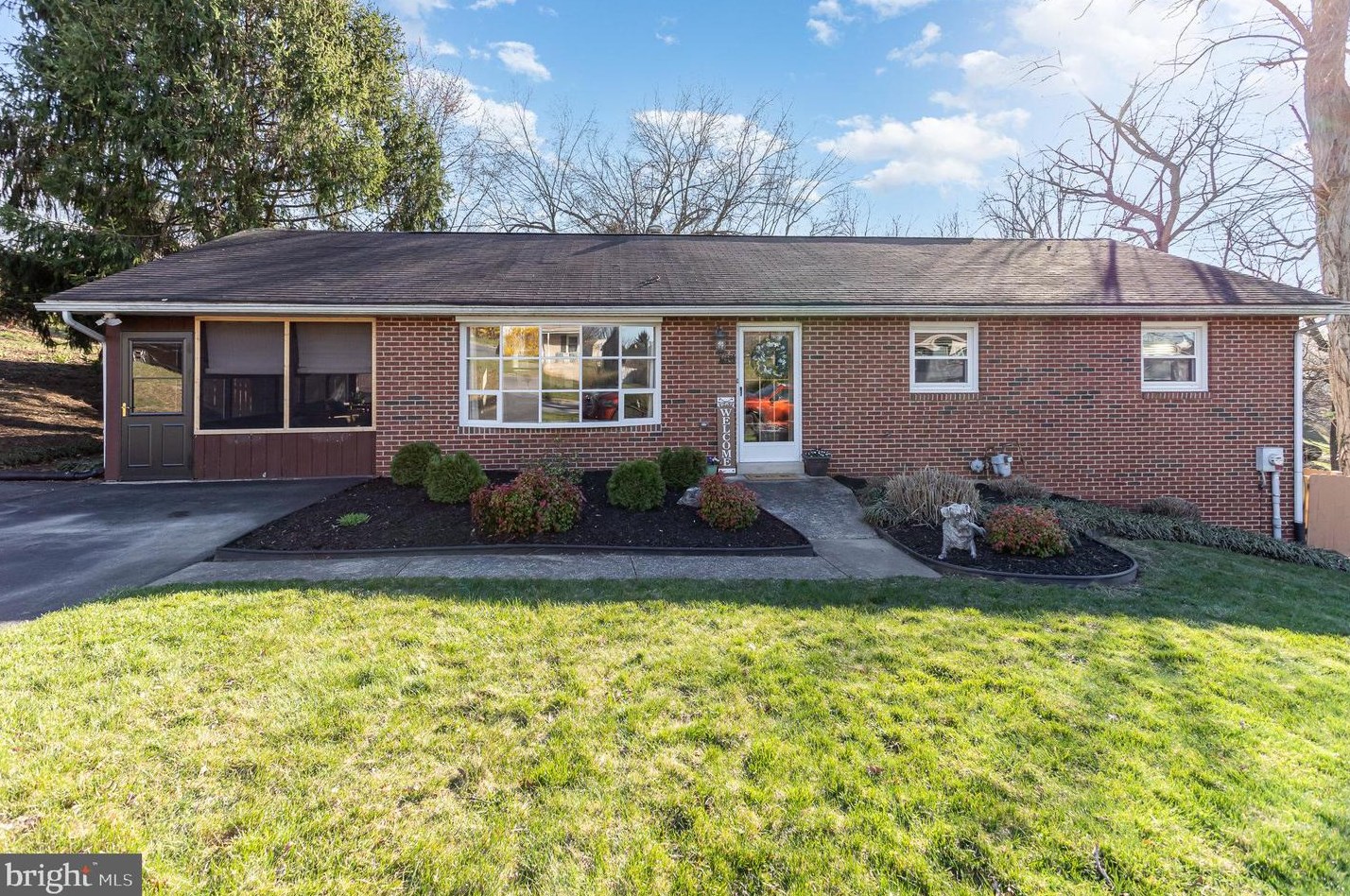 499 Hoffman Dr, Harrisburg, PA 17111