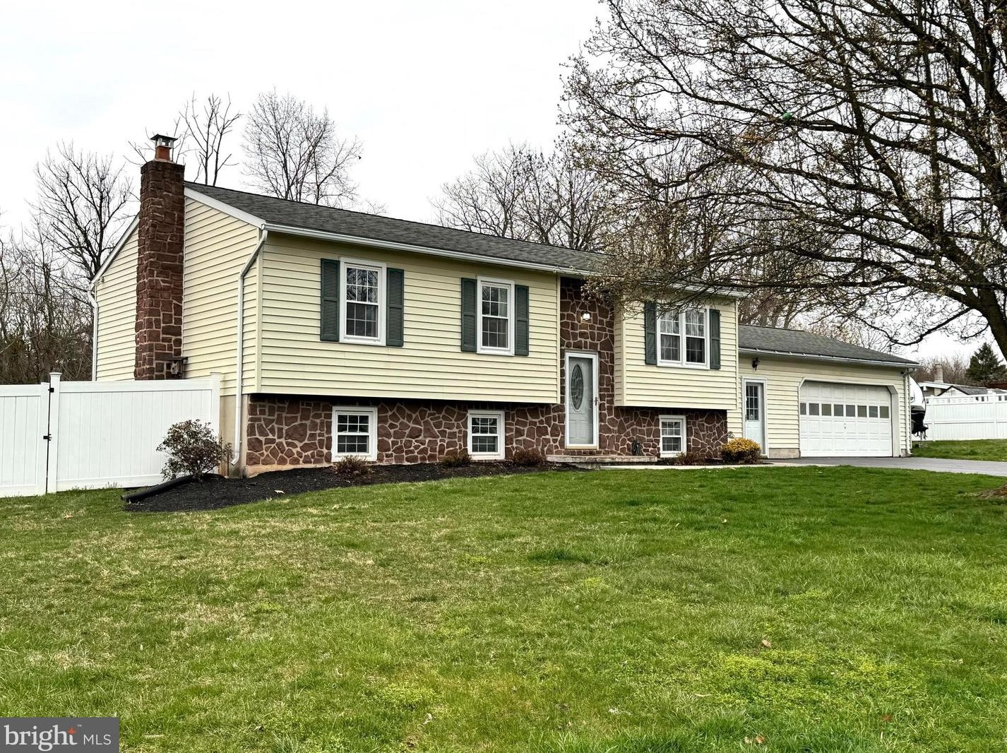 5 Hemlock St, Hummelstown, PA 17036