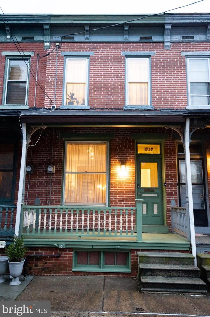 1737 Susquehanna St, Harrisburg, PA 17102-2333