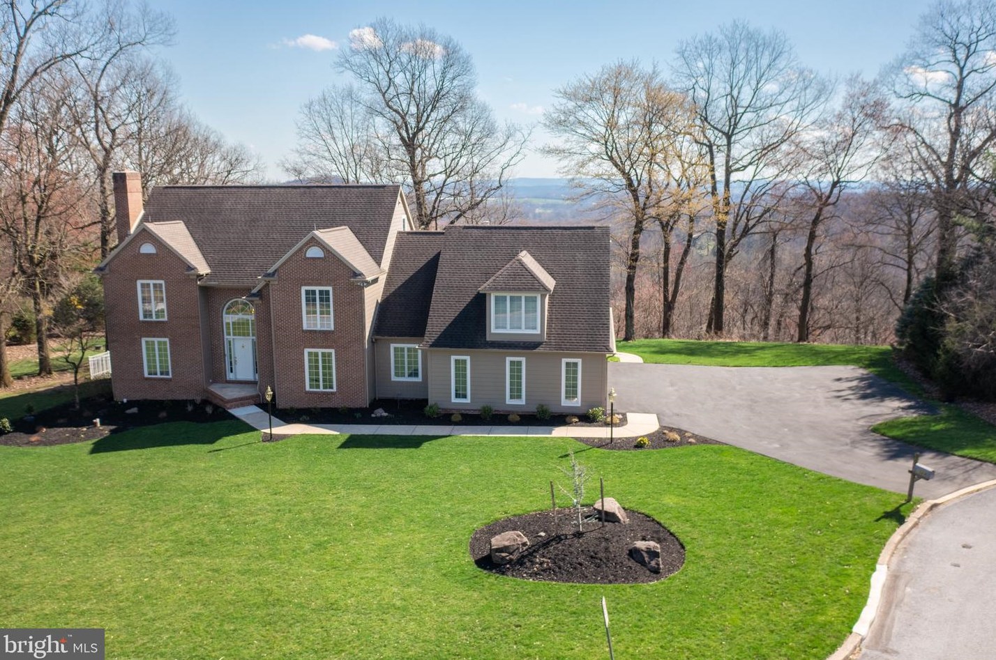 1024 Mount Alem Dr, Hummelstown, PA 17036-8900