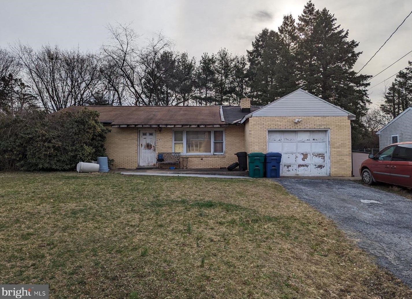 1077 Acri Dr, Harrisburg, PA 17111