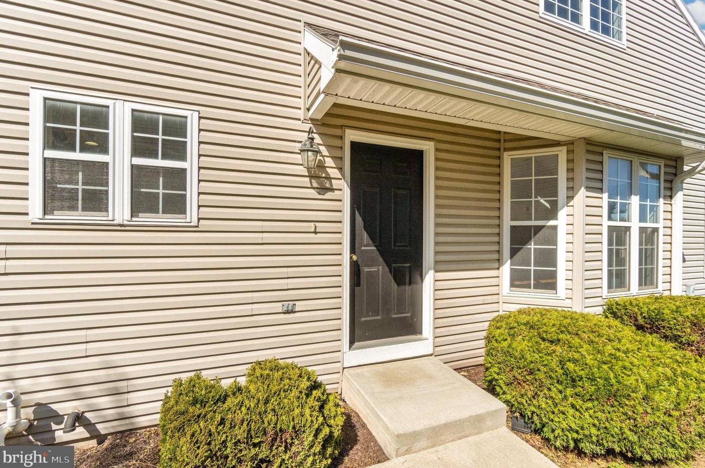 89 Carousel Cir, Swatara, PA 17033
