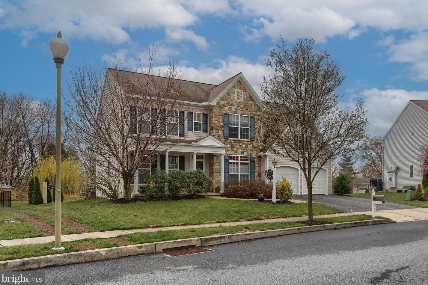 2264 Flintlock Dr, Hummelstown, PA 17036-7820