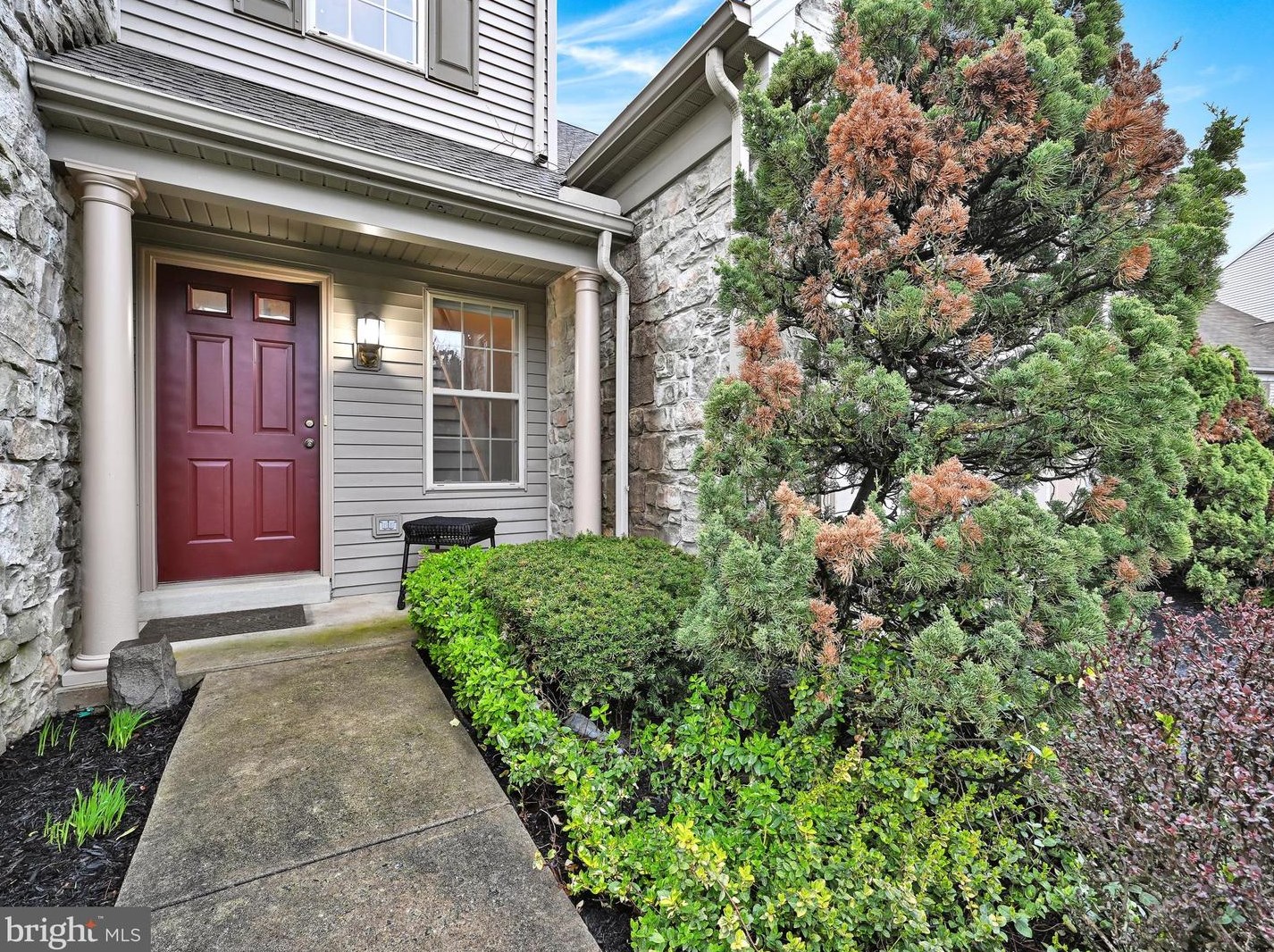 647 Springhouse Ln, Hummelstown, PA 17036-7009