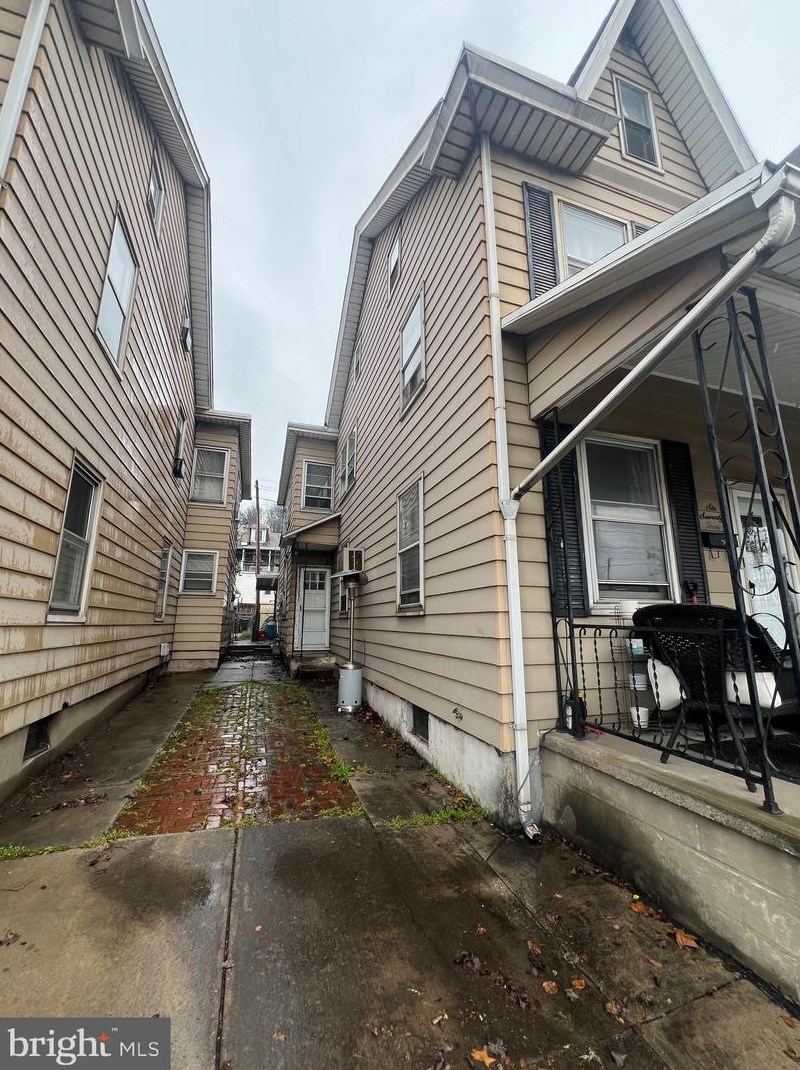 673 Front St, Harrisburg, PA 17113-2914