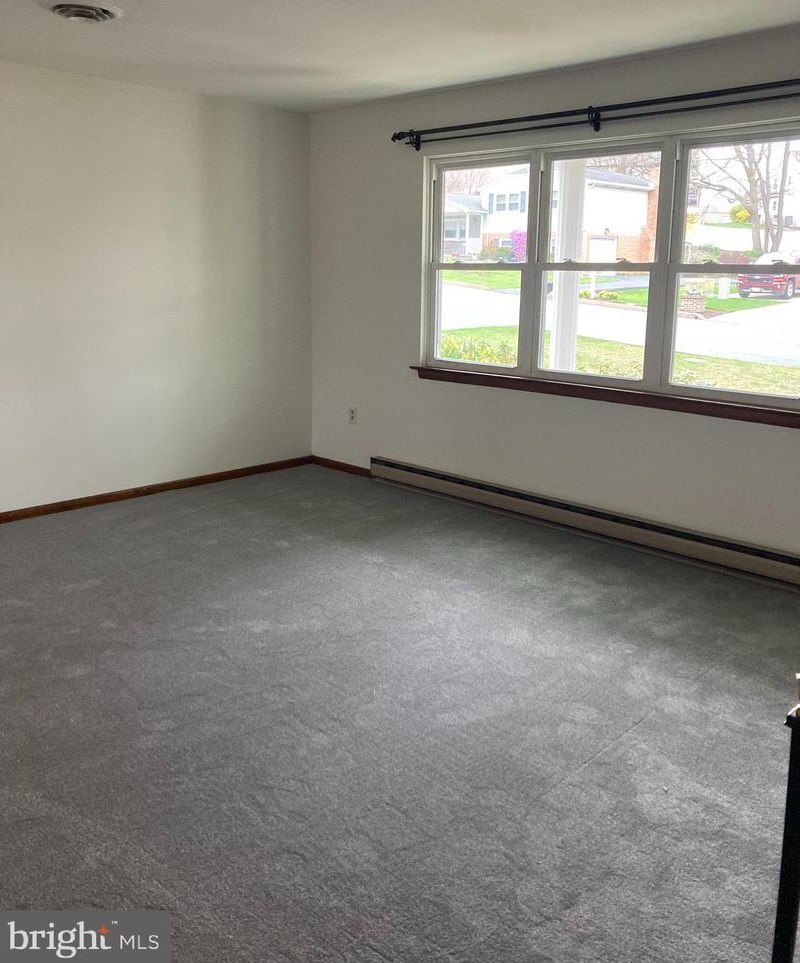 781 Chaucer Dr, Harrisburg PA  17111-3825 exterior