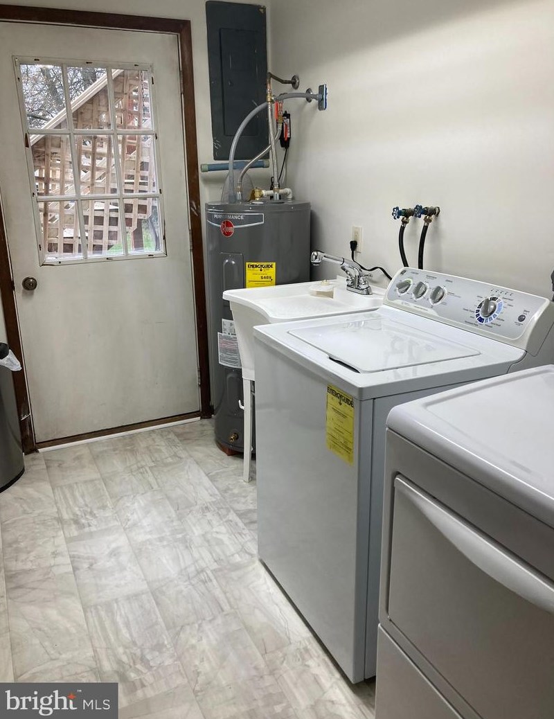 781 Chaucer Dr, Harrisburg PA  17111-3825 exterior