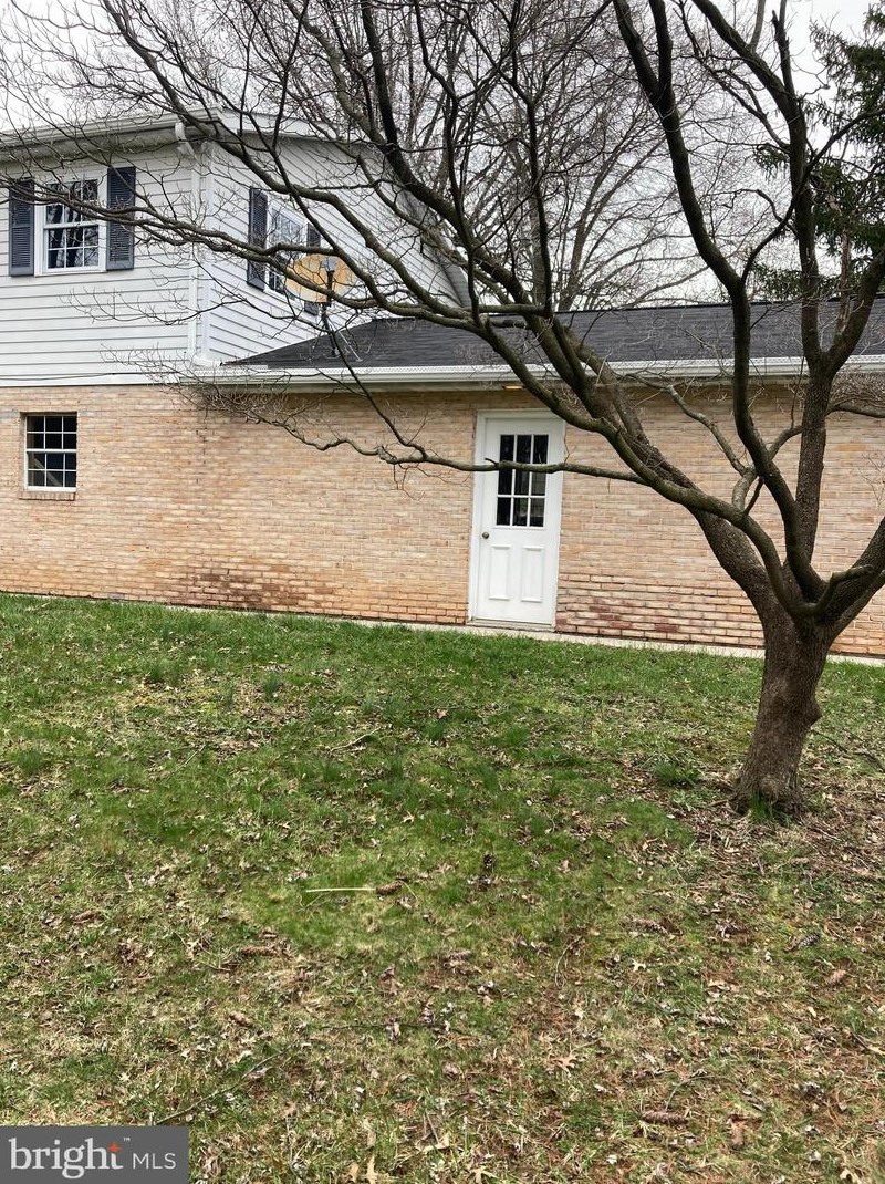 781 Chaucer Dr, Harrisburg PA  17111-3825 exterior