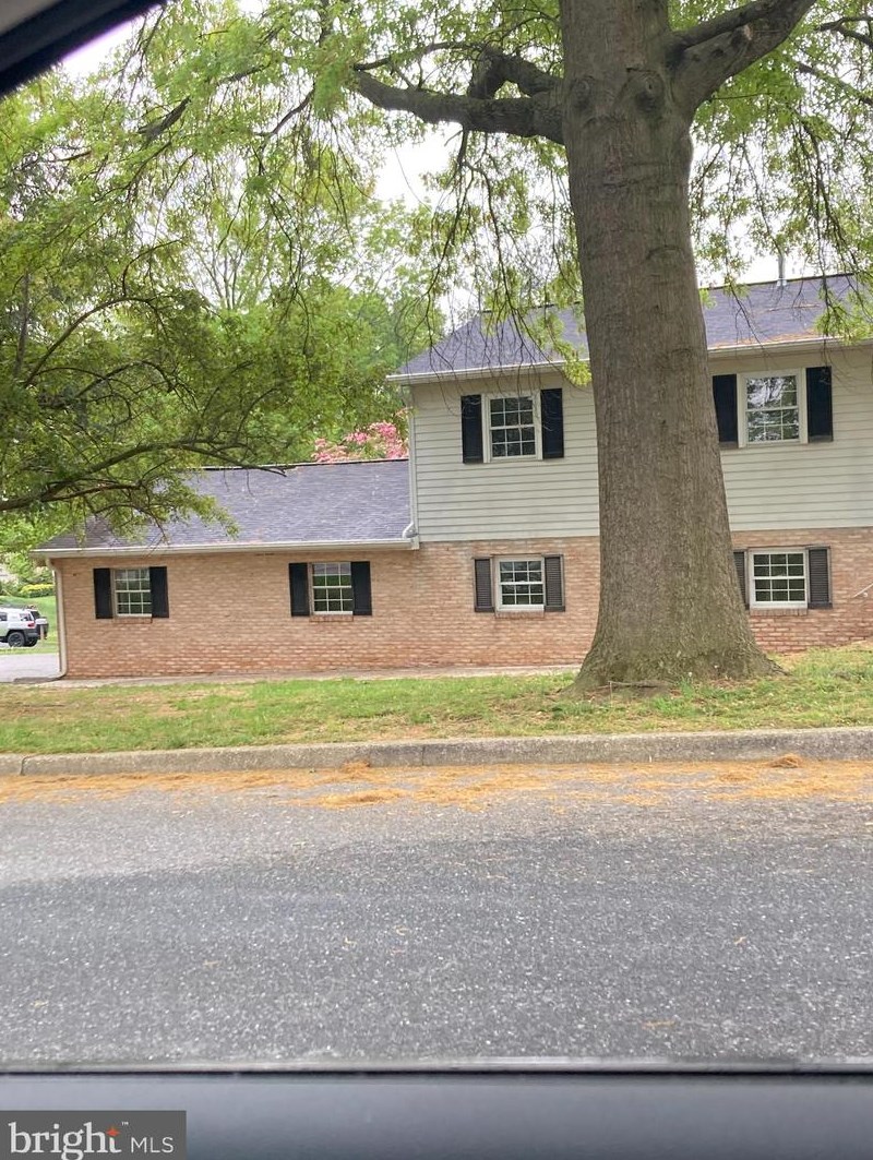 781 Chaucer Dr, Harrisburg PA  17111-3825 exterior