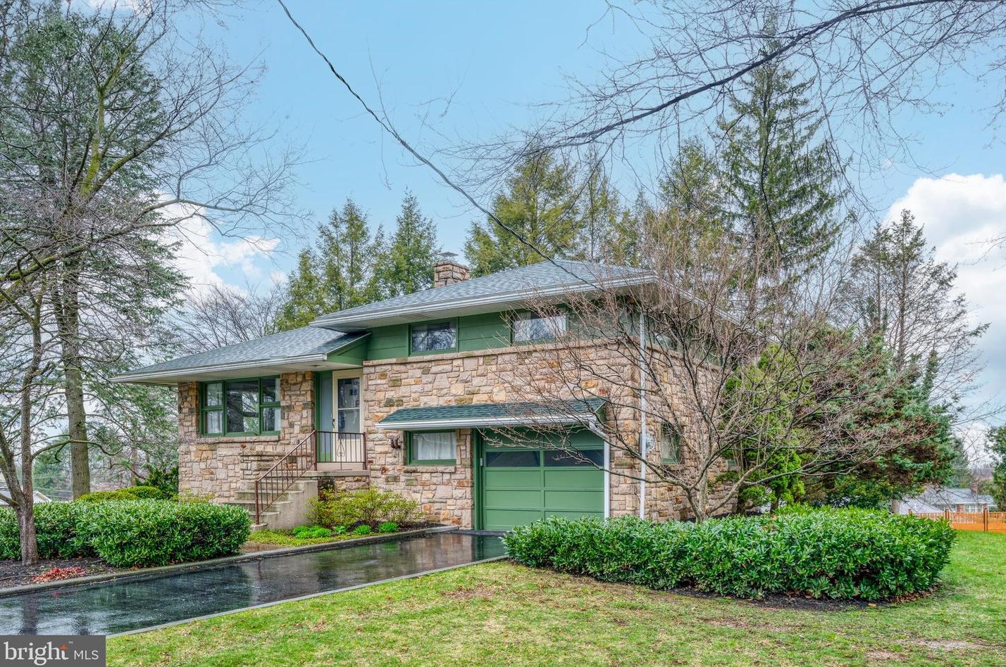 49 Sylvania Rd, Swatara, PA 17033