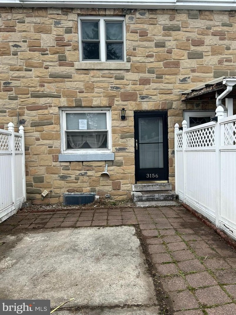 3156 Sycamore St, Harrisburg, PA 17111-1334