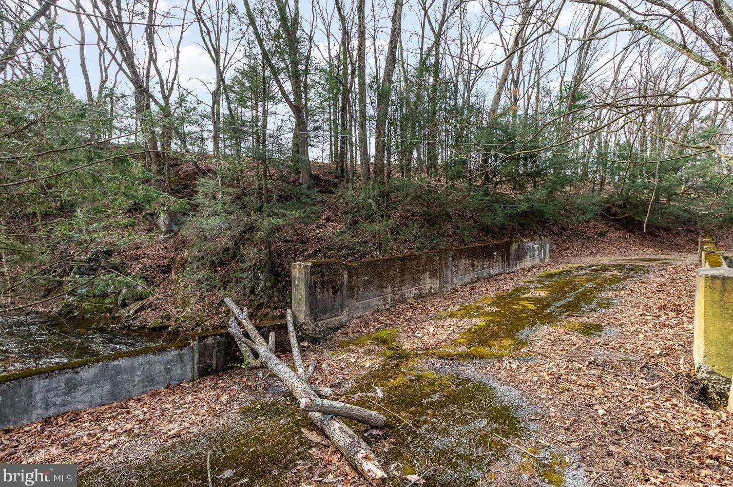 1001 Fishing Crk Vly Rd, Harrisburg PA 17112-9234 exterior