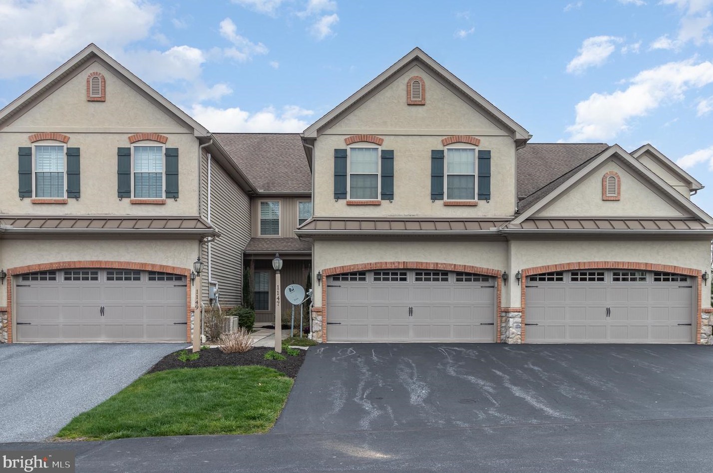1147 Day Star Dr, Harrisburg, PA 17111-3740