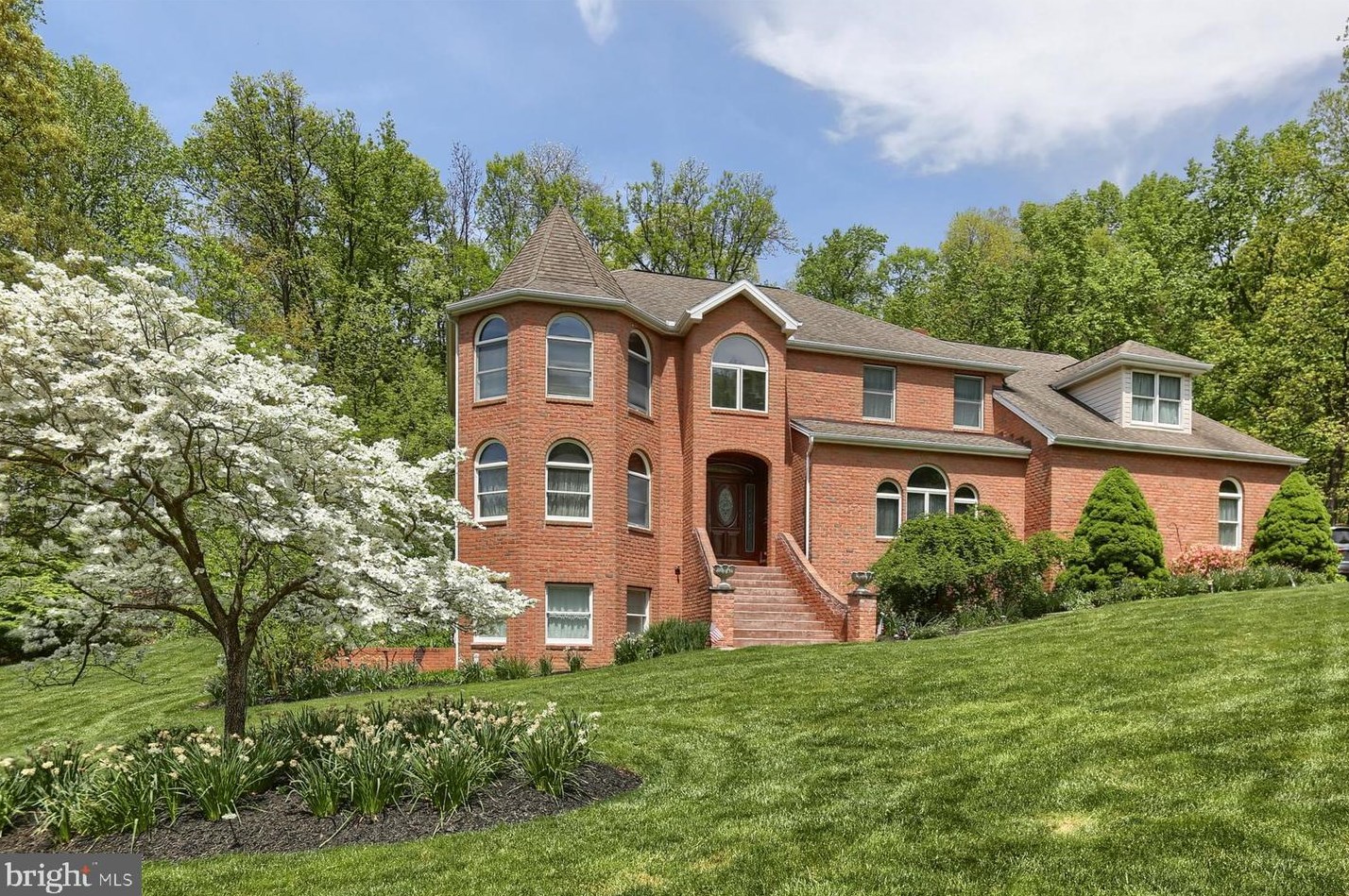 1671 Nottingham Dr, Hummelstown, PA 17036-8712