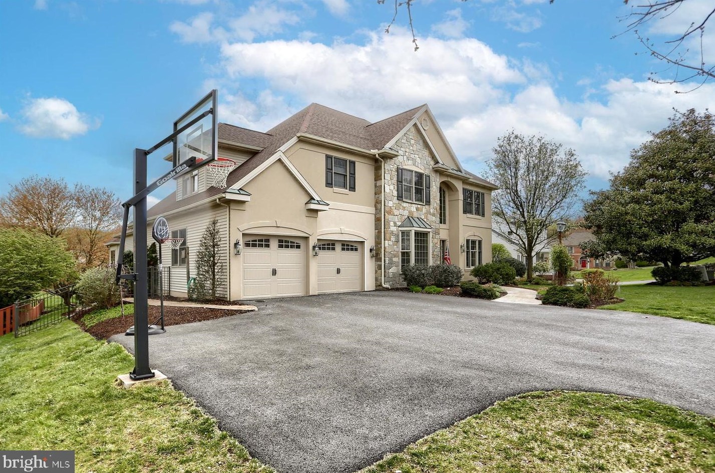 1238 Cardinal Way Rd, Hummelstown PA  17036-8548 exterior