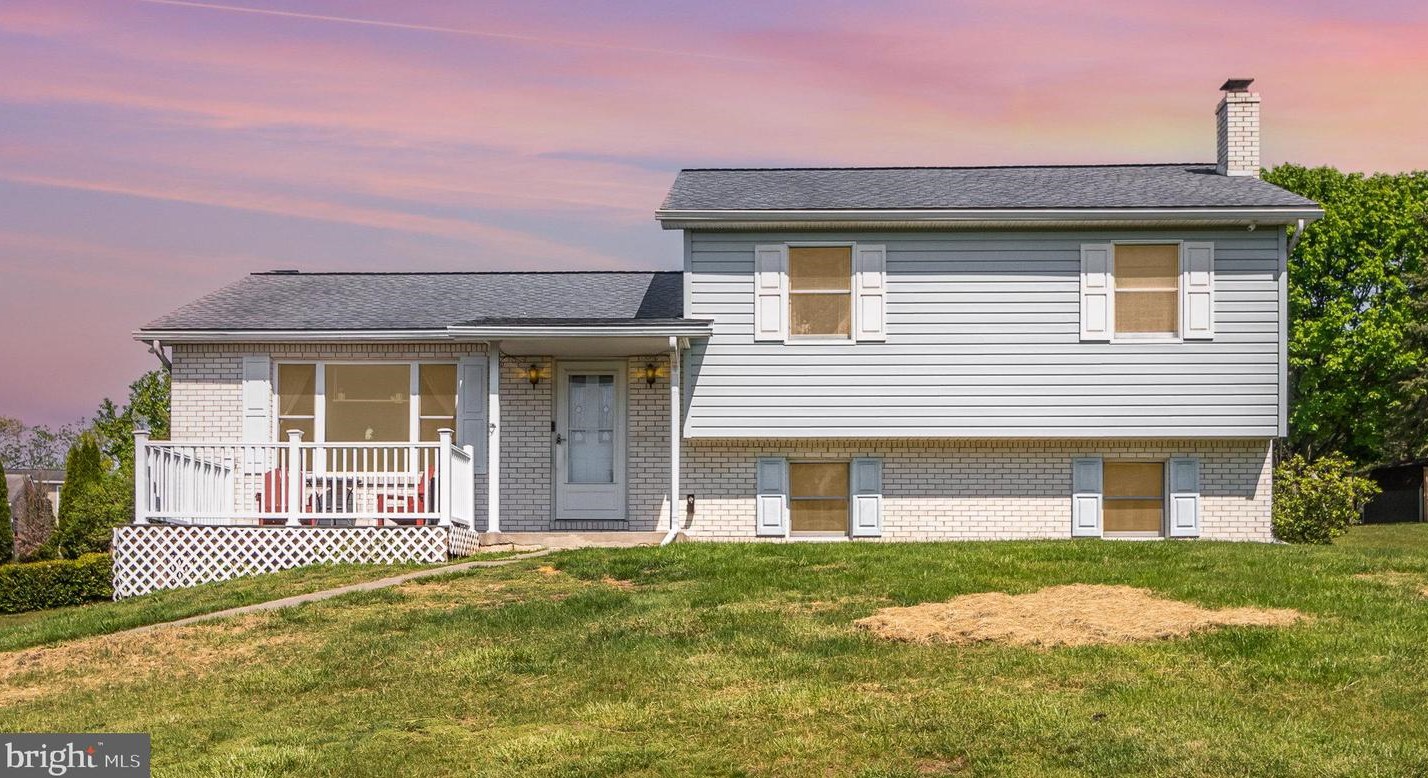 24 Hill Top Rd, Powells Vly, PA 17032