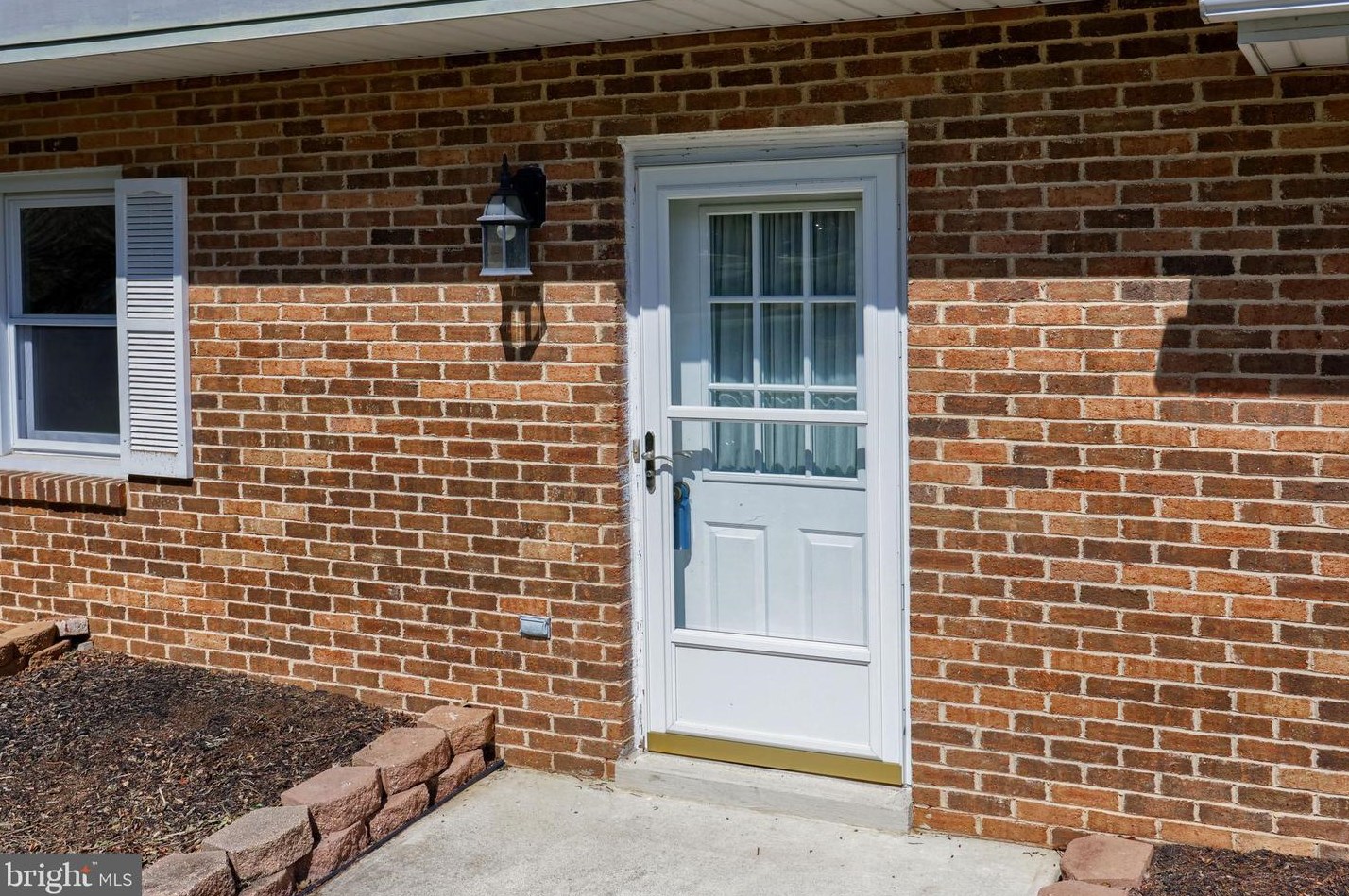 6210 Hocker Dr, Harrisburg, PA 17111