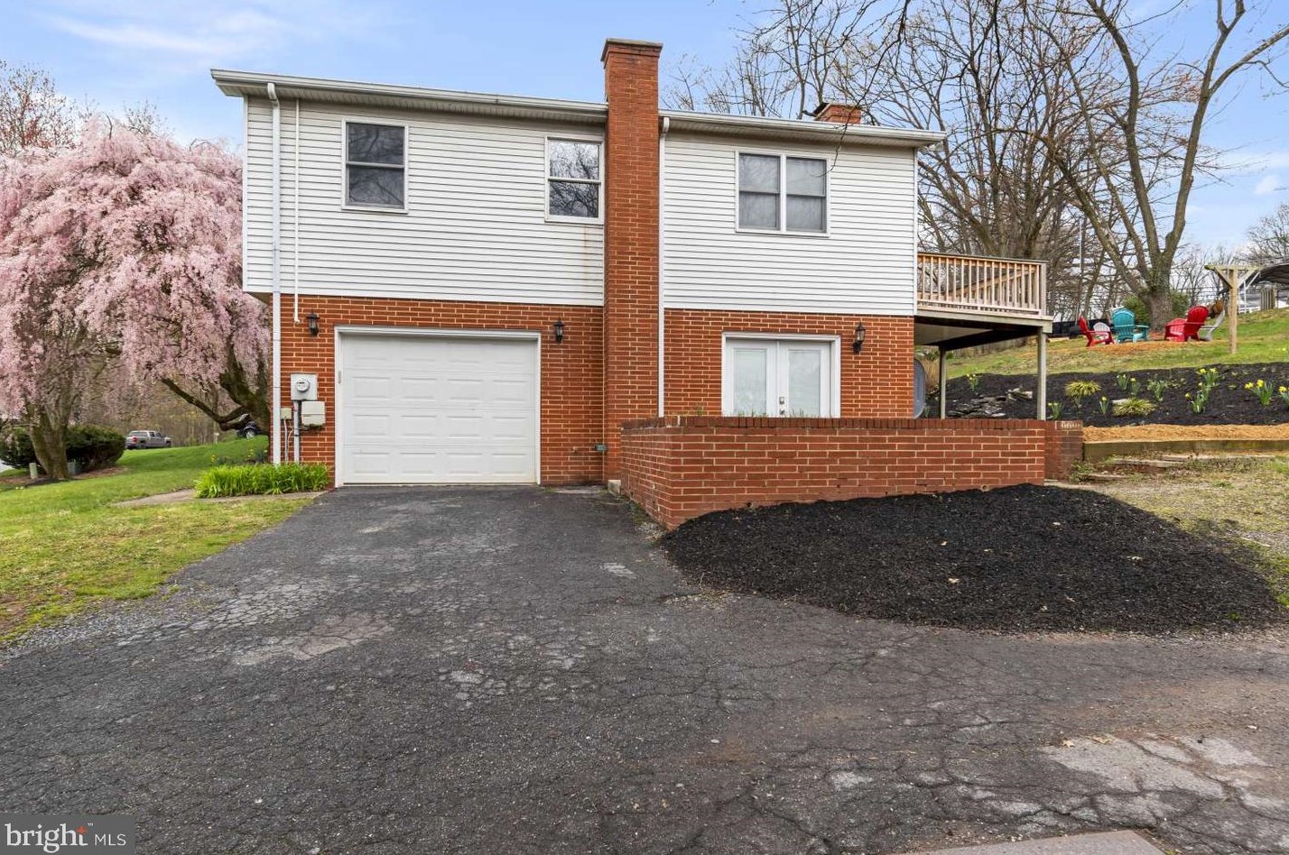 381 Laurie Ave, Hummelstown, PA 17036-9720