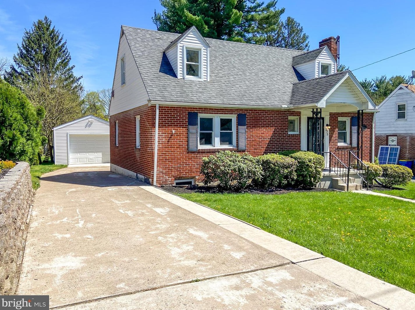 375 48th St, Harrisburg, PA 17111-3422