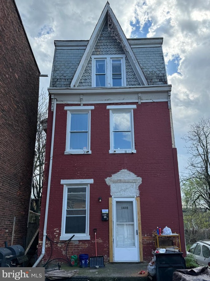 1435 Vernon St, Harrisburg, PA 17104-1182