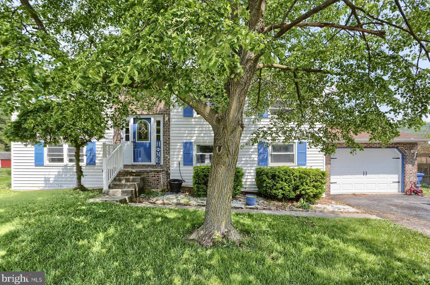 2752 Massachusetts Ct, Harrisburg, PA 17112-9176