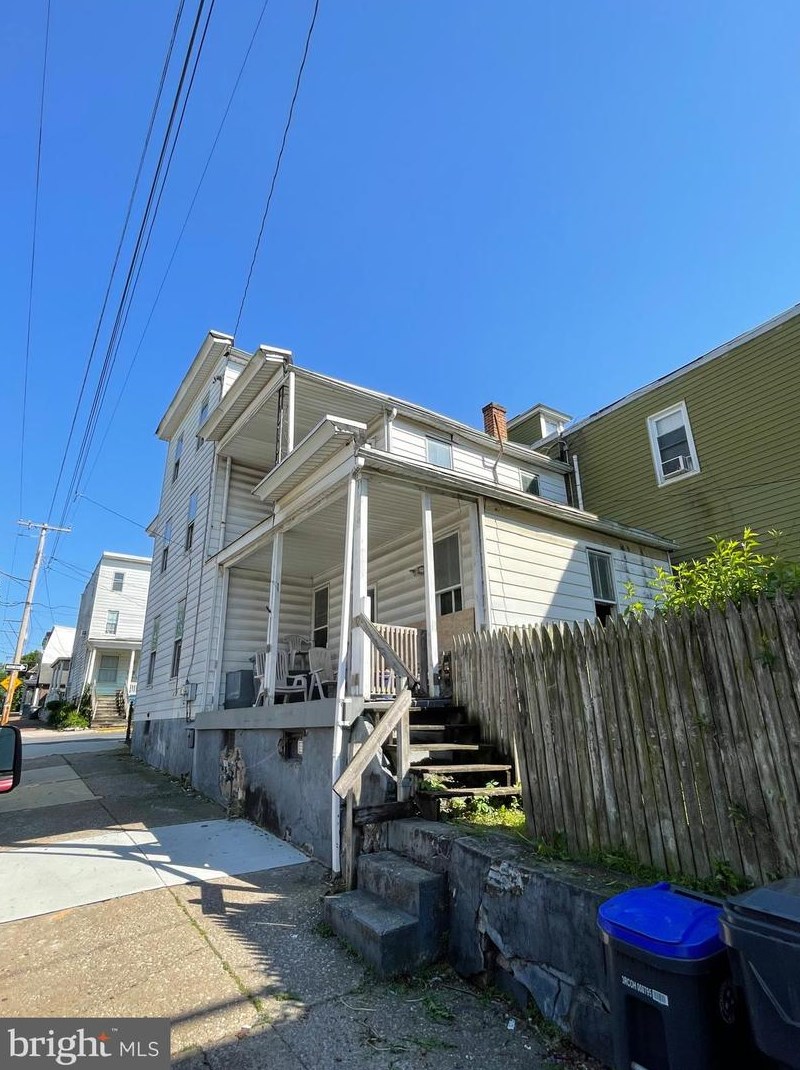 239 Locust St, Harrisburg PA  17113-2333 exterior