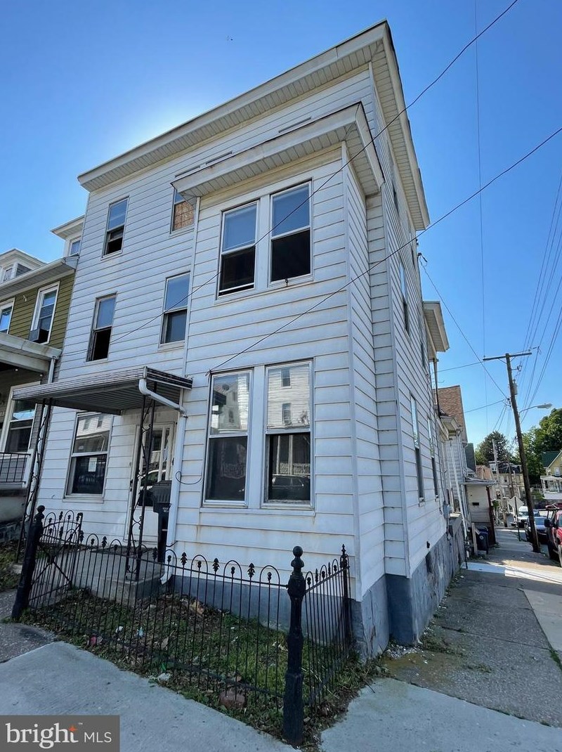 239 Locust St, Harrisburg, PA 17113-2333