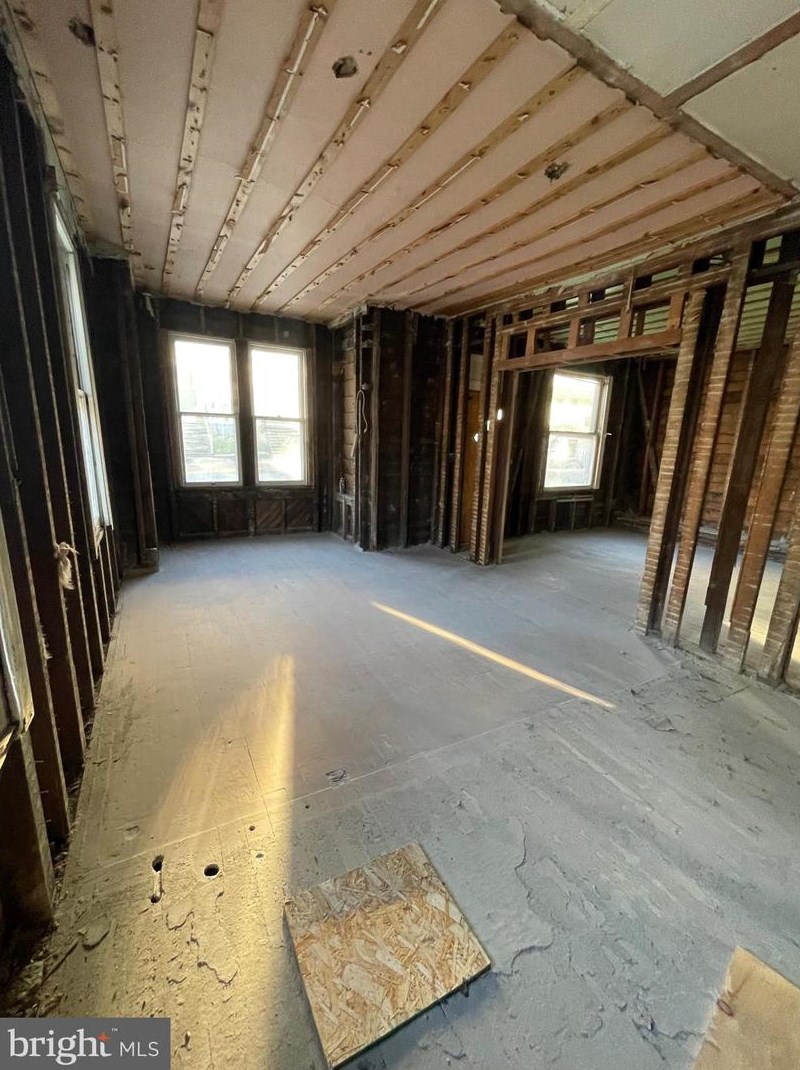 239 Locust St, Harrisburg PA  17109-4613 exterior