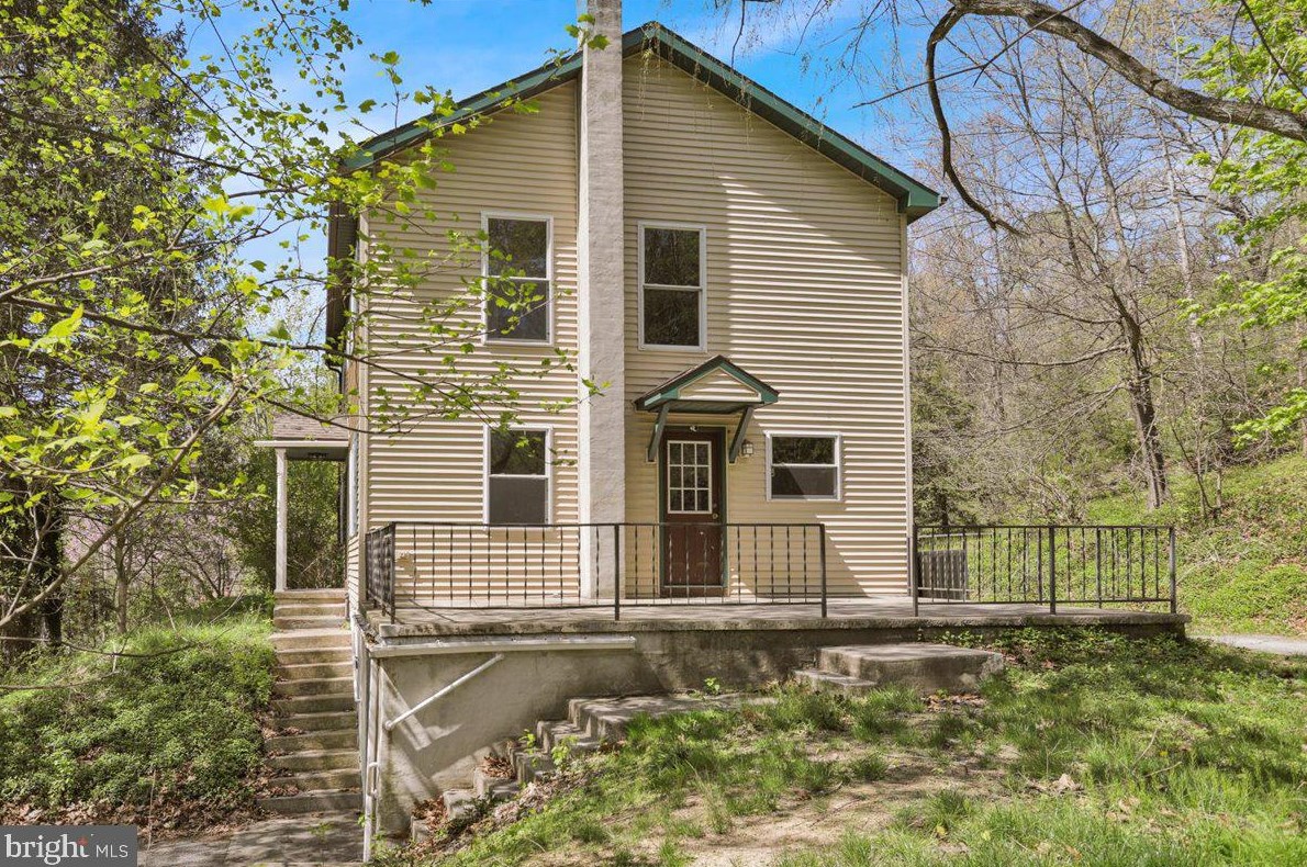 629 Bullfrog Valley Rd, Hummelstown, PA 17036
