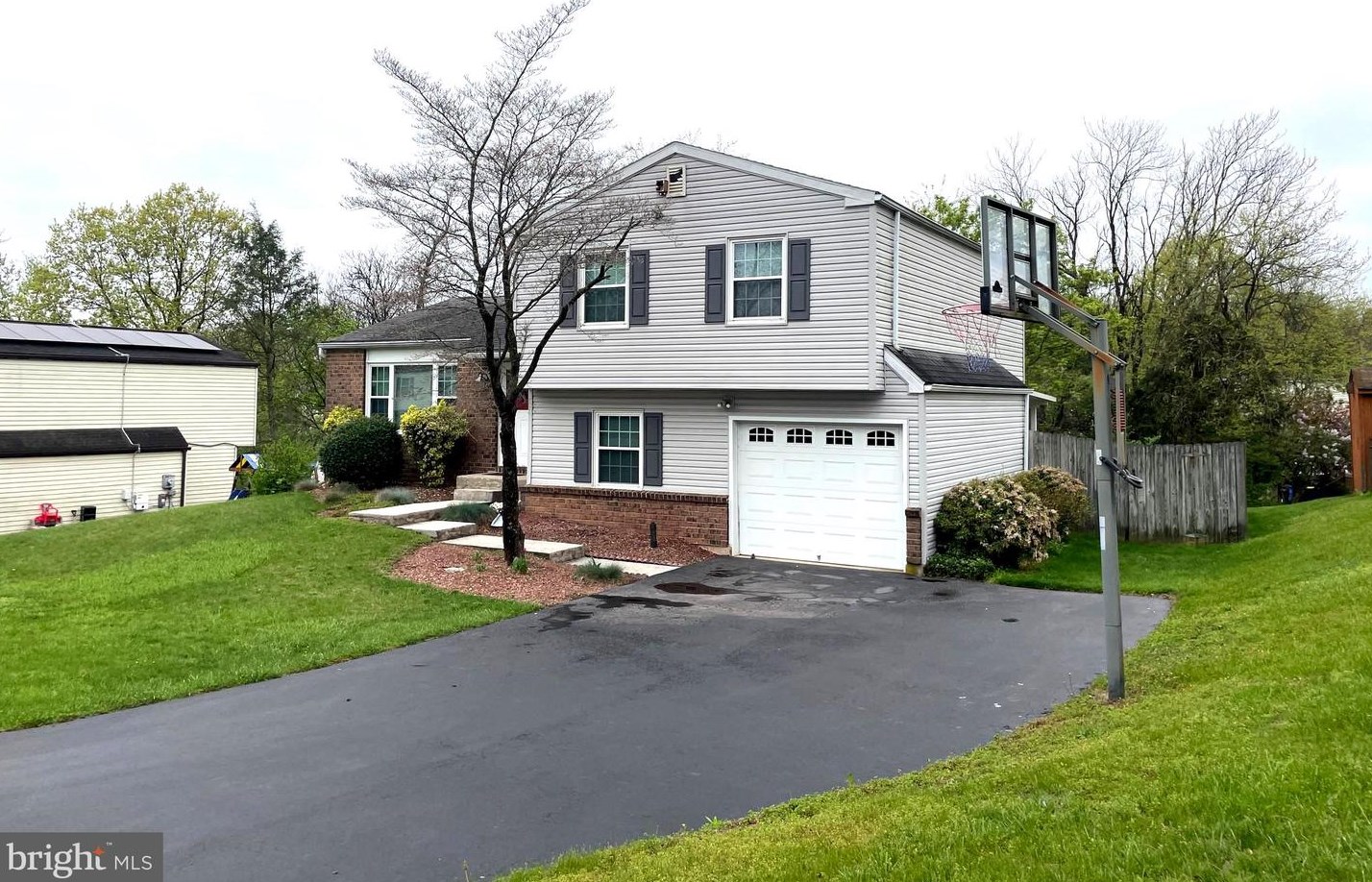 551 Thrush Ct, Harrisburg, PA 17111