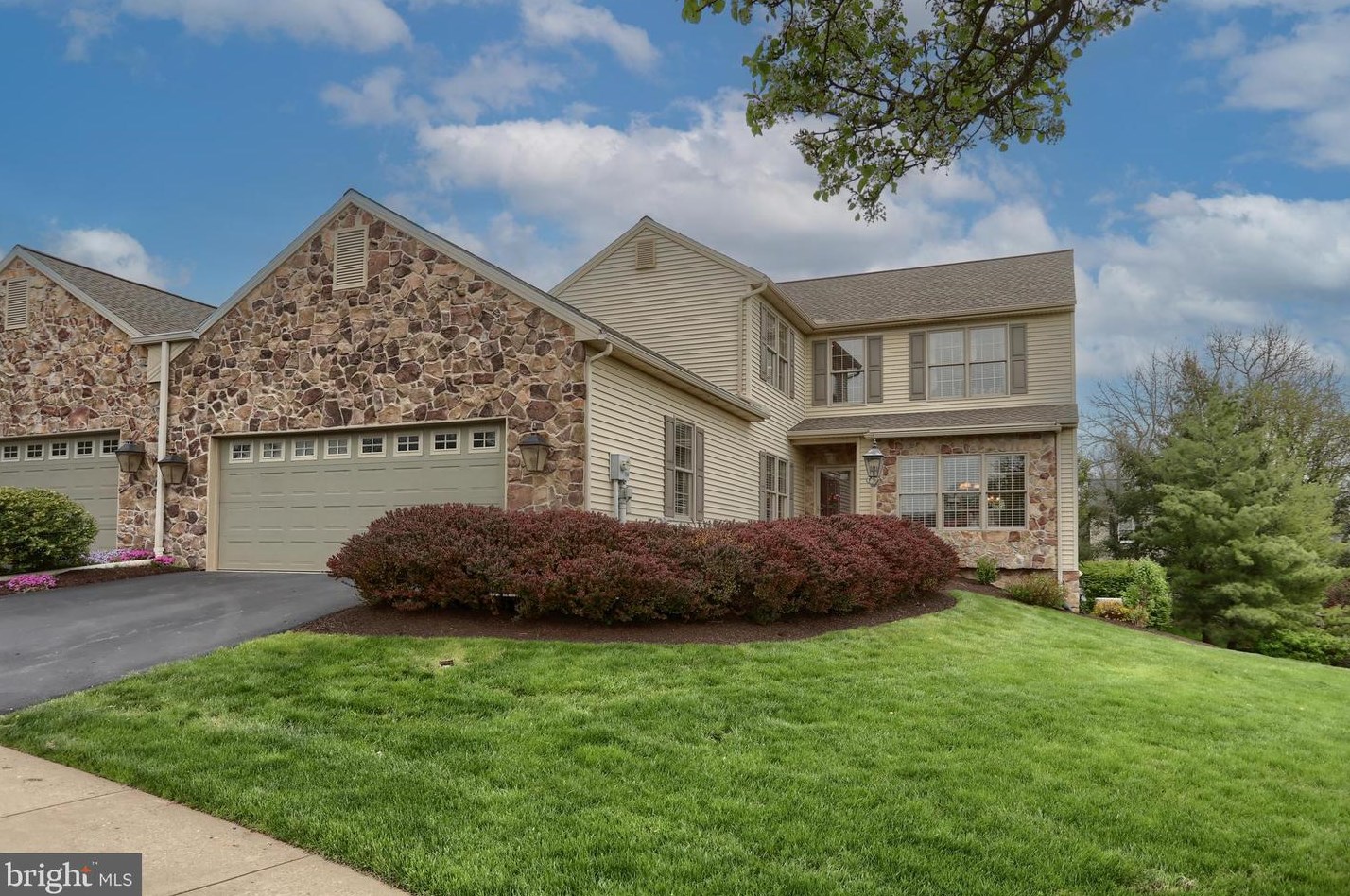 2141 Carey Way, Hummelstown, PA 17036-6800