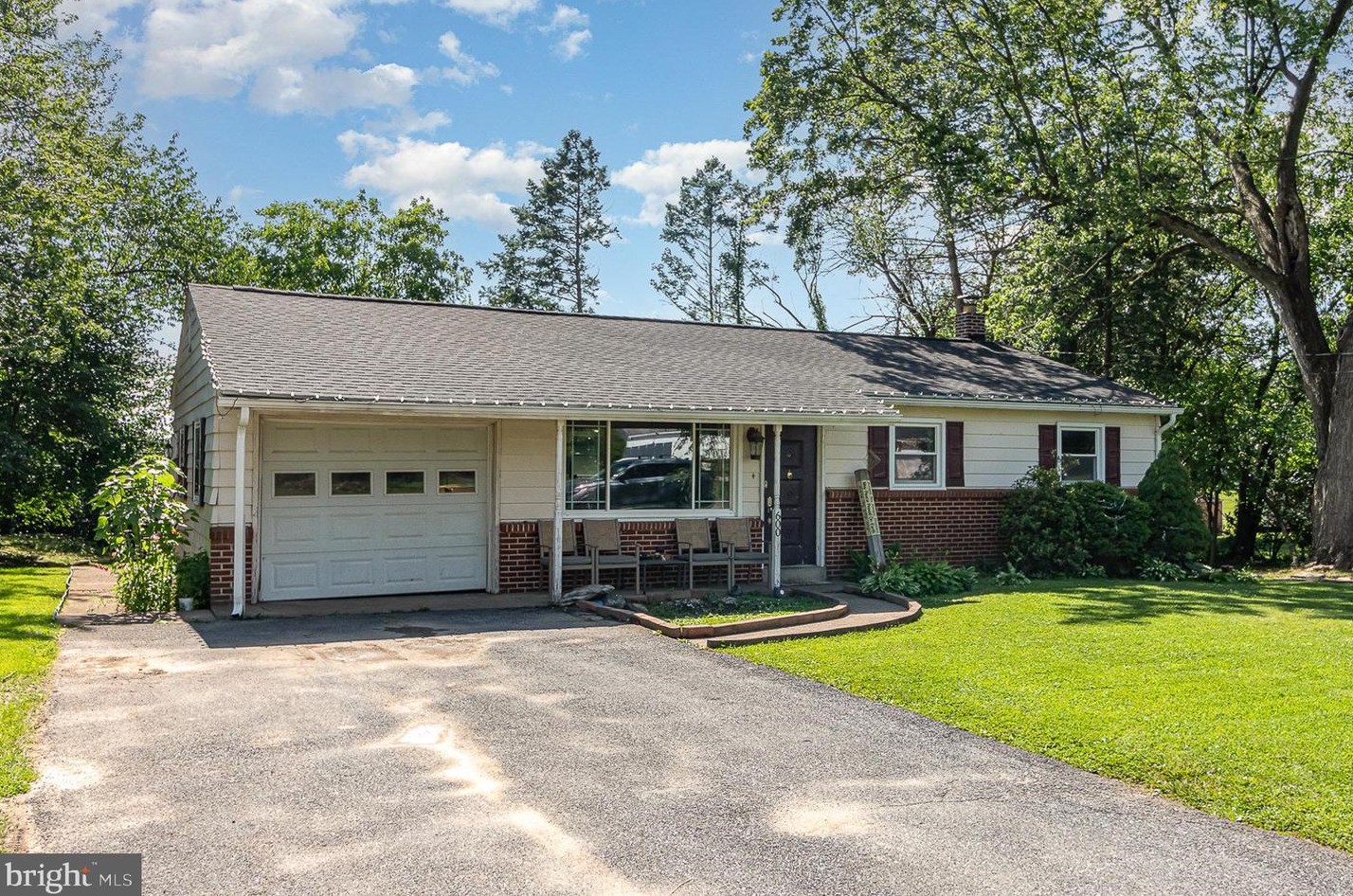 600 Burgundy Rd, Harrisburg PA  17112-3106 exterior