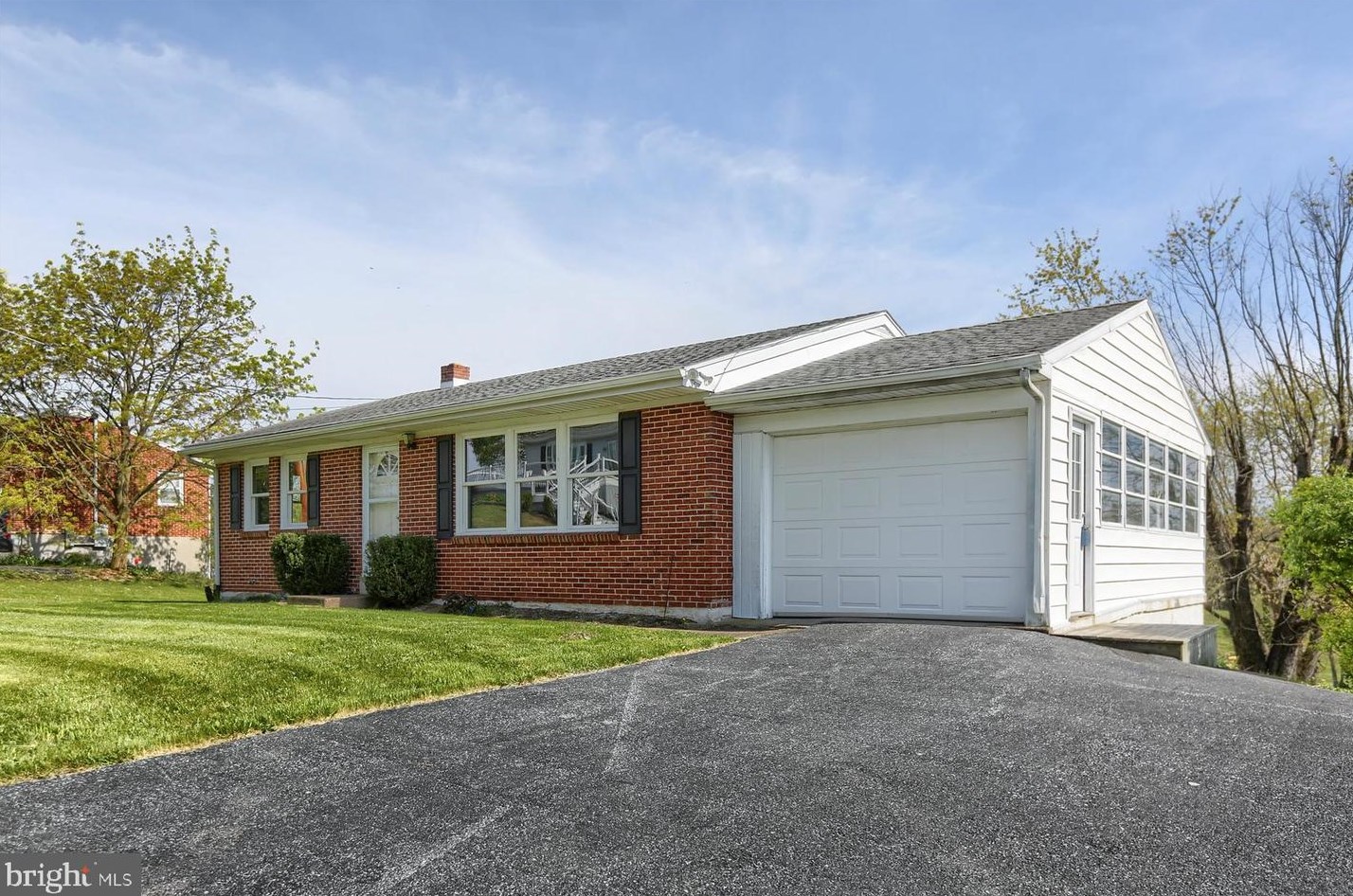 7961 Moyer Rd, Harrisburg, PA 17112
