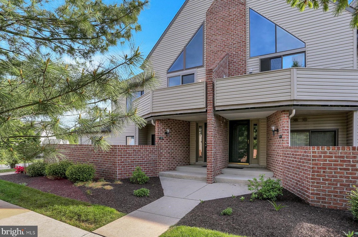 302 Cherrington Dr, Harrisburg, PA 17110-9487