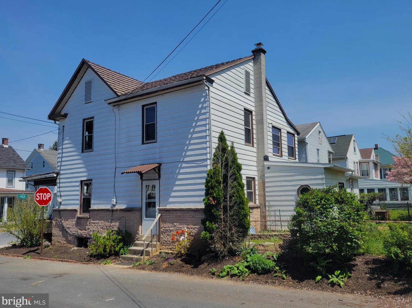 267 High St, Hummelstown, PA 17036-2406