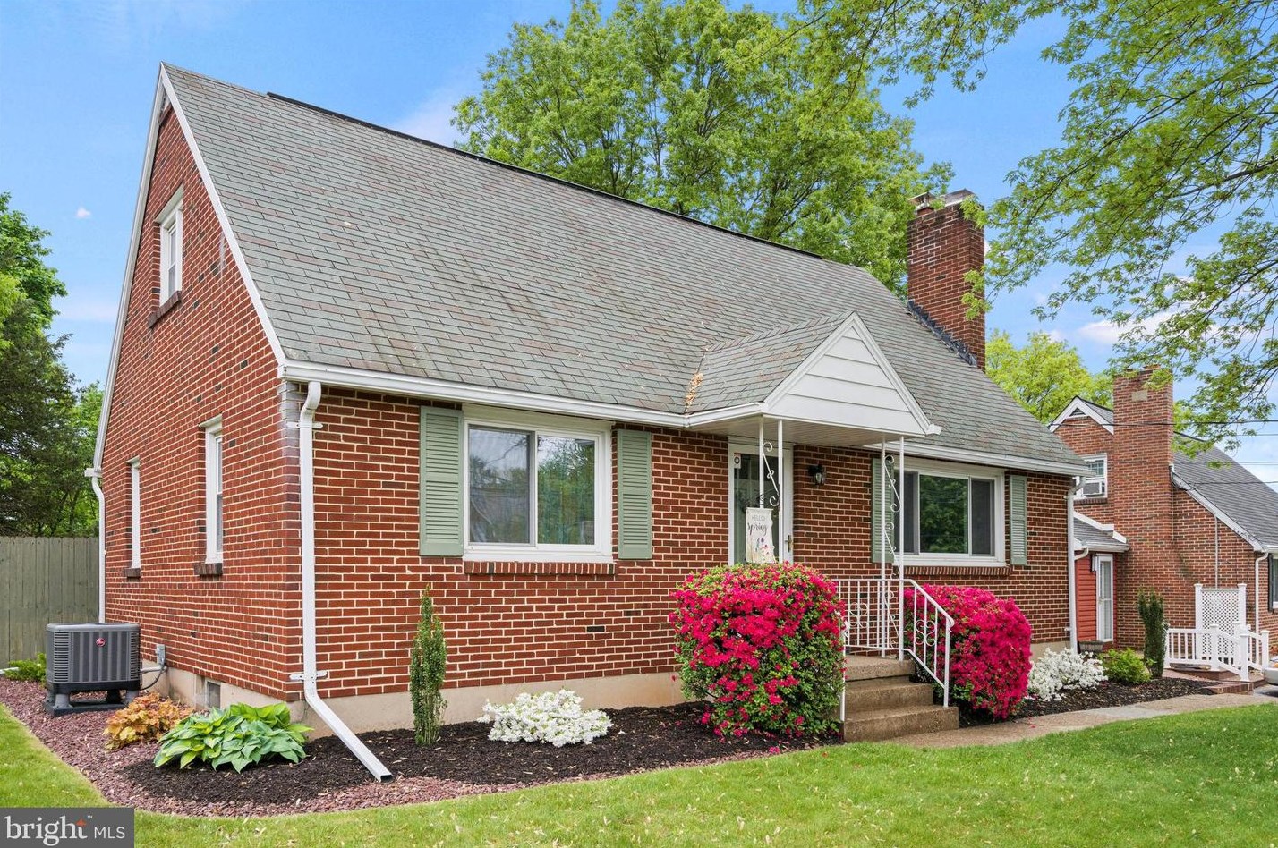 23 State Dr, Harrisburg, PA 17112-2951
