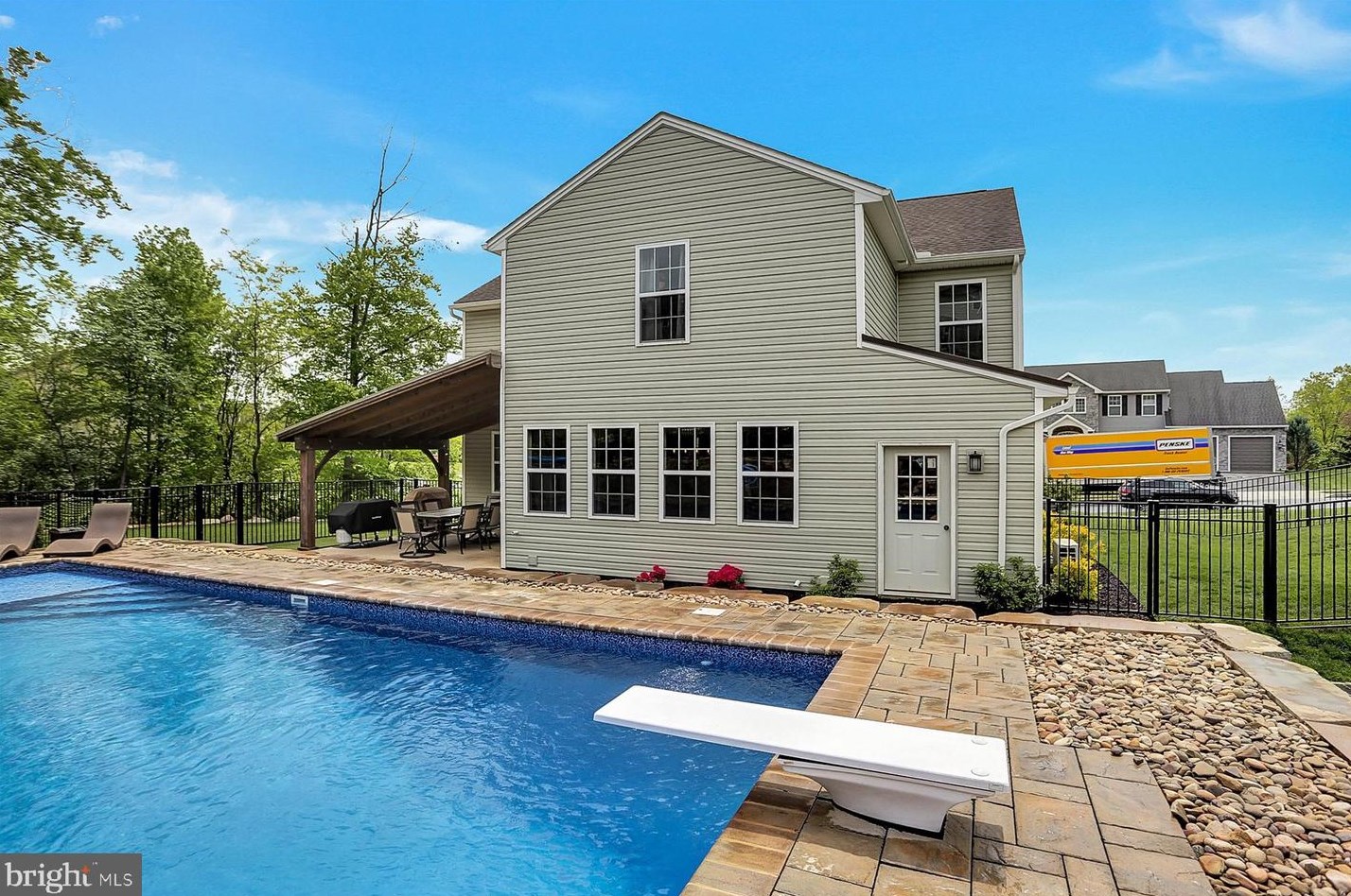 2228 Northview Ln, Harrisburg PA 17110-3913 exterior