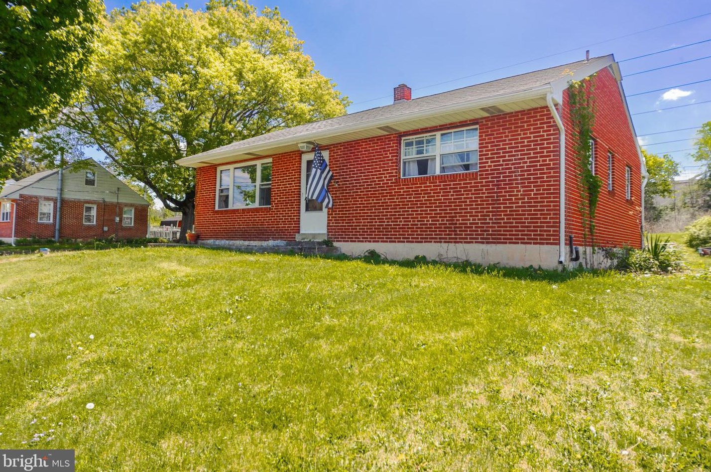 24 Carolyn St, Harrisburg, PA 17112
