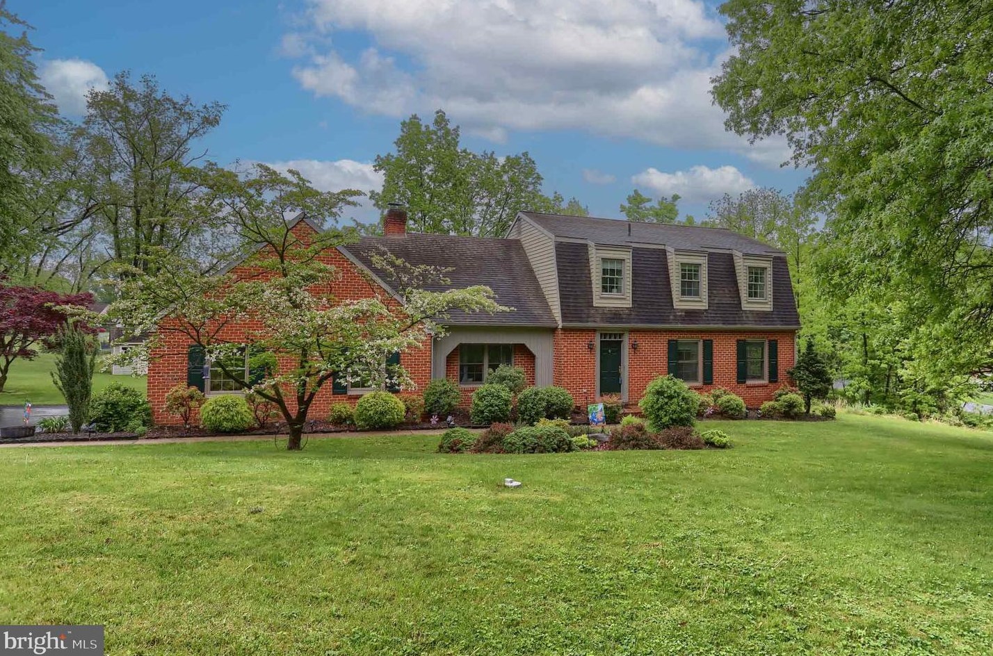 33 Banbury Rd, Hummelstown, PA 17036-9542