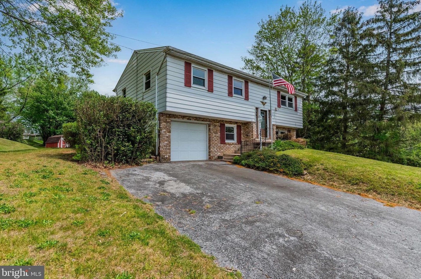 227 Myrtle Dr, Harrisburg, PA 17112
