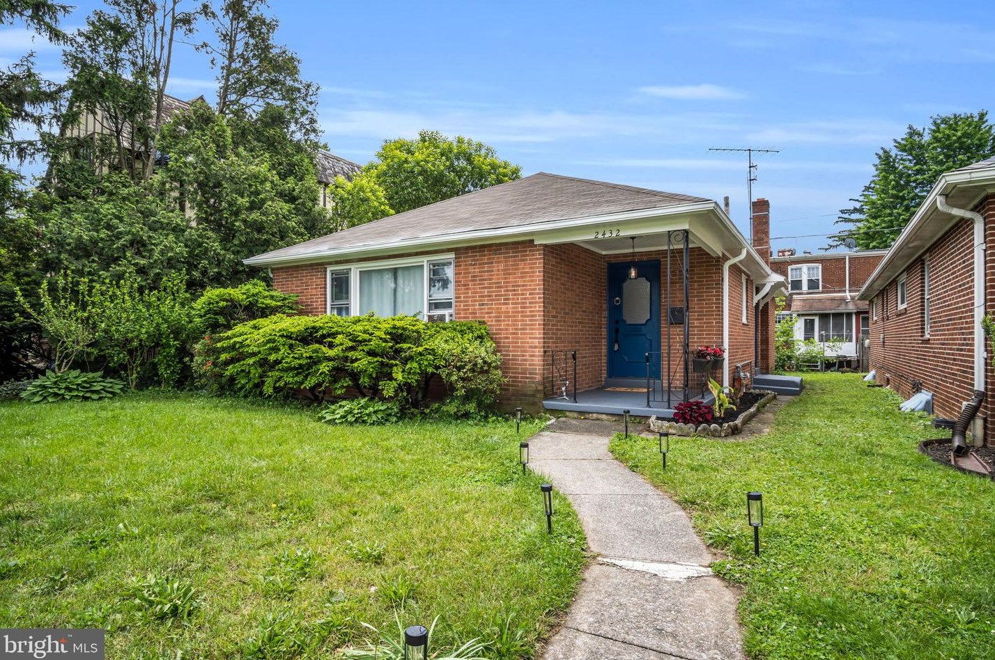 2432 Green St, Harrisburg PA  17110-1113 exterior