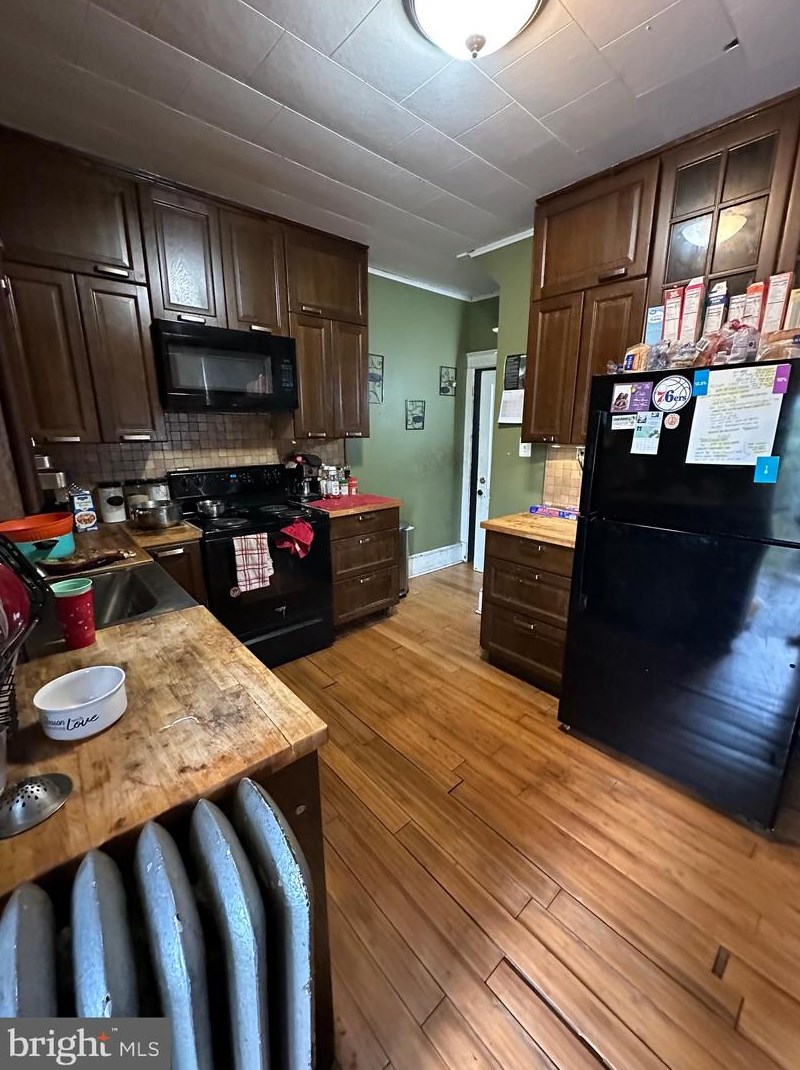 2423 Derry St, Harrisburg, PA 17111
