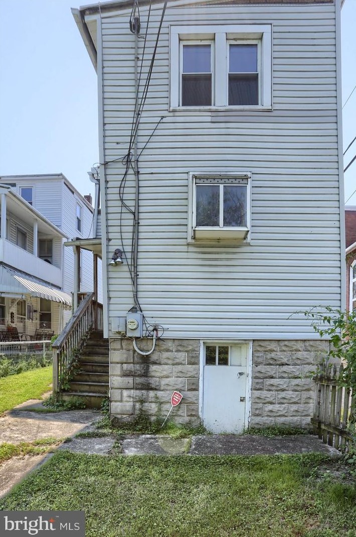 223 Locust St, Harrisburg PA  17113-2333 exterior