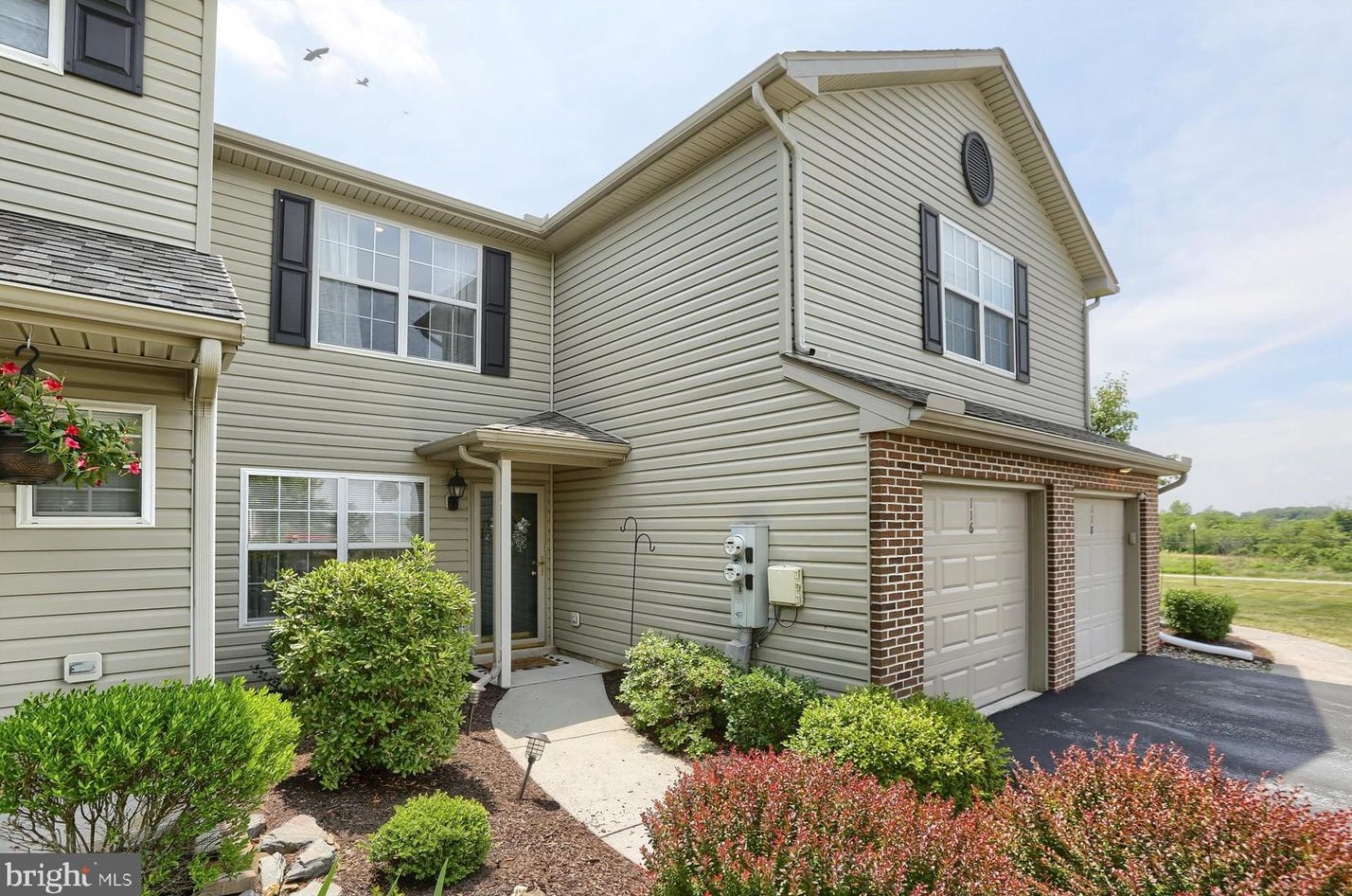 116 Hawk Ct, Hummelstown, PA 17036