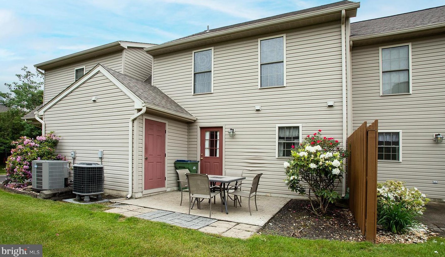 320 Woodland Vw Ct, Harrisburg PA  17110-3938 exterior